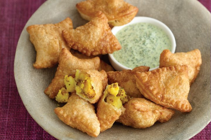 Plate of crispy vegetable samosas